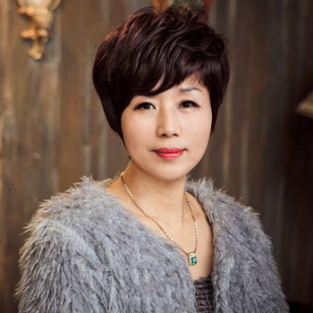 Perucă scurtă, bucle ondulate, din fibră rezistentă la temperatură, model 288, pentru femei de vârstă mijlocie și vârstnice, breton oblic