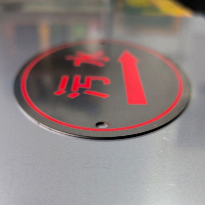 Rozsdamentes acél névtábla korrózióálló nyomtatással biztonsági jelzőtáblához, testreszabható