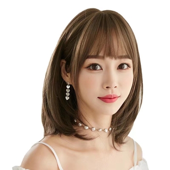 Perucă pentru femei stil coreean, lungime la umeri cu breton, păr lung, fibră sintetică rezistentă la căldură, model B1023, brand Full Camp, aspect natural, respirabil