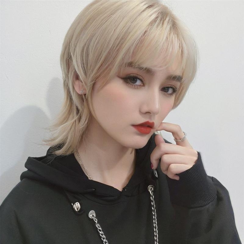 Perucă Fragrant, păr scurt, drept, breton drept, fibre rezistente la temperatură, model 320