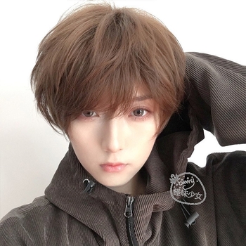 Perucă pentru păr scurt drept, model OM, fibre rezistente la temperatură, mecanism, conturarea feței