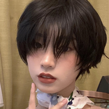 Perucă pentru păr scurt drept, model OM, fibre rezistente la temperatură, mecanism, conturarea feței