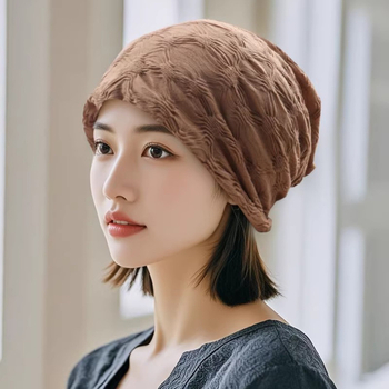 Set pălărie și perucă: coc scurt, beanie tricotată; Modelul 005; Tehnologie de procesare: mecanism; Păr din sârmă rezistentă la temperaturi înalte; Nu poate fi vopsit sau perimat; Potrivit pentru toate formele feței și tonuri de piele