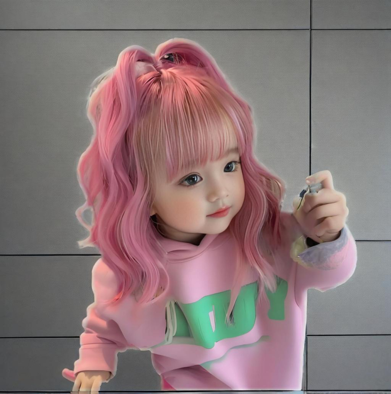 Perucă pentru copii, roz, bucle medii-lungi, fibre sintetice rezistente la temperatură, acoperire completă a capului, modelul 919, poate fi vopsită și îndreptată, mecanism