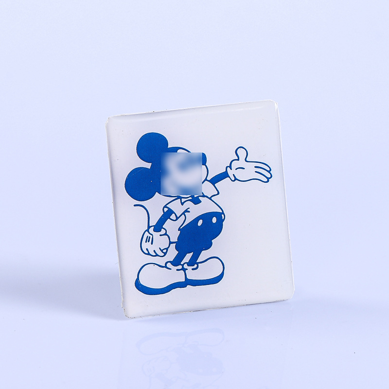 Személyre szabott fém címkék – anyagok: réz, vas, alumínium, nikkelezett ötvözet, rozsdamentes acél; nyomtatás: szitanyomás; testreszabás: igen; alkalmazások: különféle fém címkék