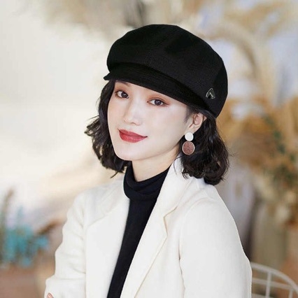 Perucă cu pălărie integrată pentru pictori, păr scurt buclat, model 008, finisaj satin, păr din mătase autohtonă, nu se poate vopsi sau perma