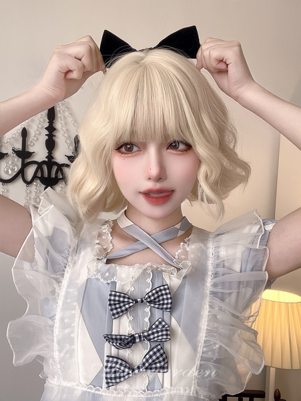 Rövid göndör paróka, modell D-227, stílus: nem mainstream, hőálló huzal, frufru, feldolgozás: mechanizmus