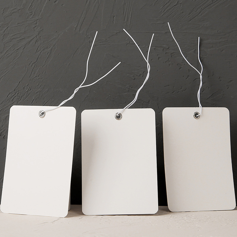 Празни карти за закачване с тел, 300 г картон, размери 10x7 cm или 9x6 cm, опаковка 100 листа, за работилница и писмени записи