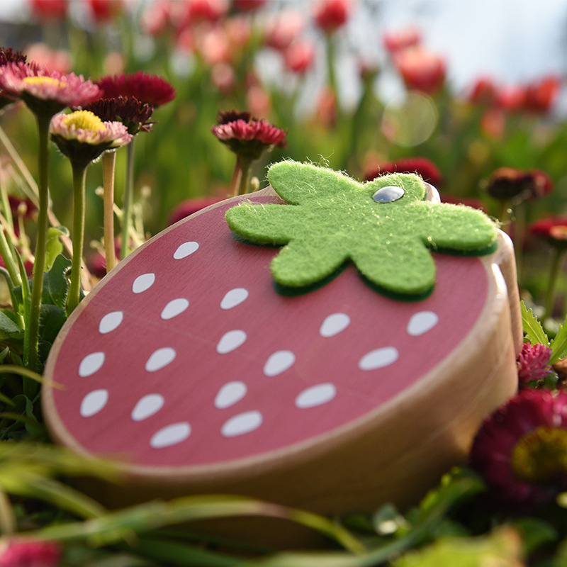 Drvena kutija za mliječne zube s motivom jagode, personalizirana memorijalna kolekcija za dugotrajno očuvanje