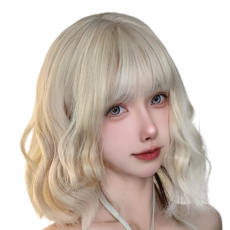 Koreai stílusú rövid göndör paróka, légies frufruval, hőálló szintetikus hajból, modell A-016, teljes fejfedés cosplayhoz