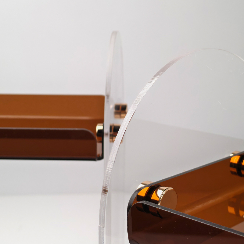 Az asztali akril kozmetikai kiállító állvány – többszintű pohár- és rúzsosztó, SC001, Modern Minimalista stílus, Anyag: Akril, Egyedi feldolgozás: Igen