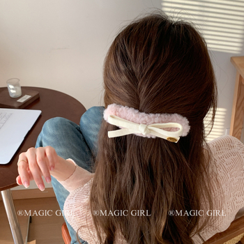 Krokodilska štipaljka za kosu od tkanine — Meili Girl, model 11262600, Zimska kolekcija 2025, ženski dodaci za kosu, stil Creamy Sweet Girl