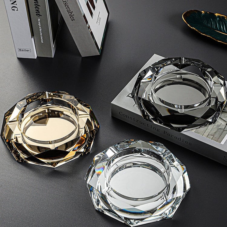 Oktogonalan kristalni stakleni pepelnjak – dekoracija, ispis logotipa, prilagođena obrada