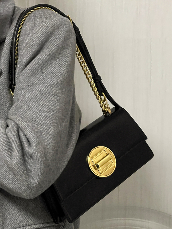 Unisex torbica za pazuh s lancem i kopčom, PU materijal, crossbody dizajn, zima 2024, podstava od dvostruke kože