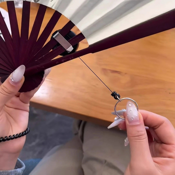 Izvlačni ključni lanac s rotirajućim mini ventilatorom i jednostavnim kopčom za vuču