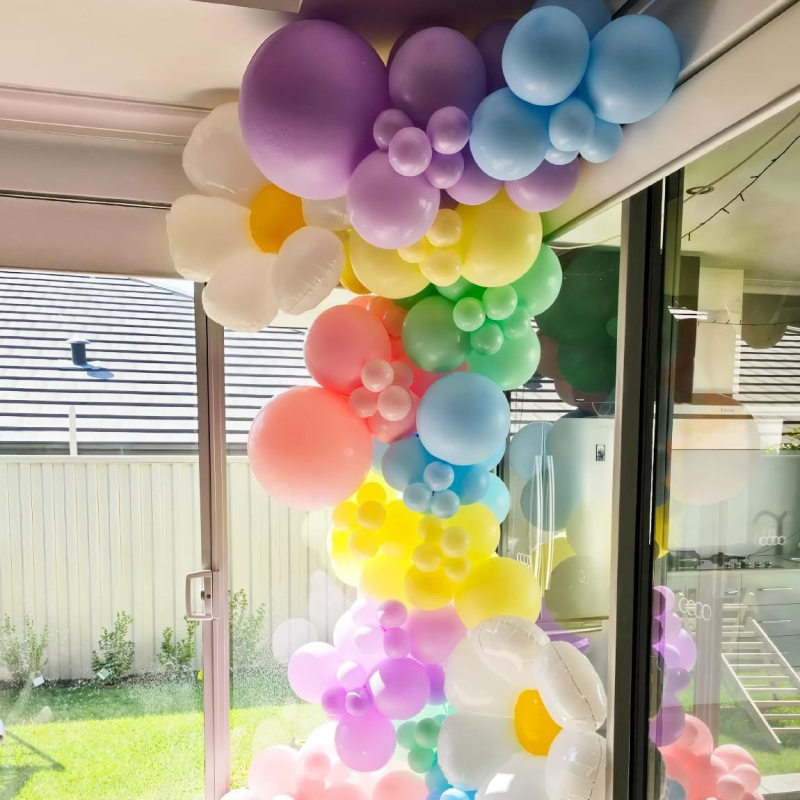 Margaréta-lufis ív dekoráció latex ballonokkal, kerek formájú, születésnapi és esküvői rendezvényekhez