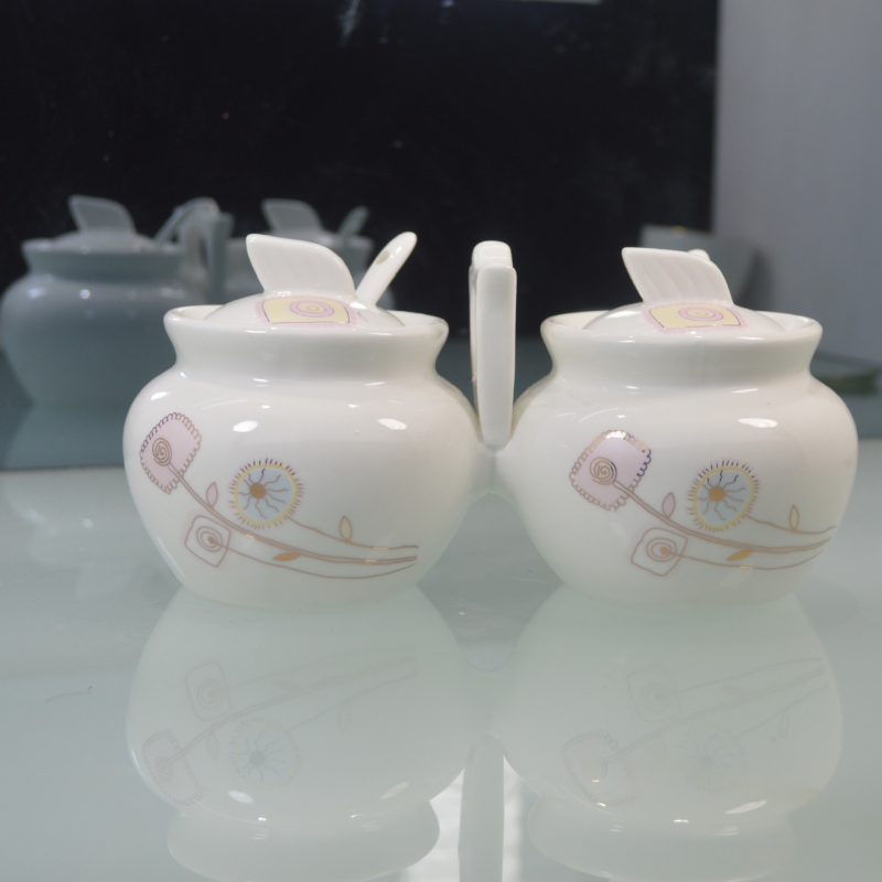 Porcelanski spremnik za začine s dvije glave i poklopcem — vintage keramički dizajn za tekuće začine