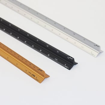 Trojkutno metalno ravnalo – brend German capital, trokutasti brid, metal