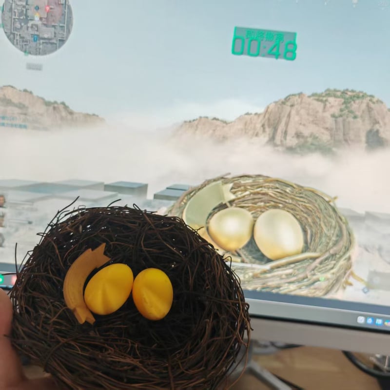 Кристален модел-орнамент Delta Action – златно гнездо на птица с яйце, пластмасов, печатна изработка, без персонализация, IP не е разрешено.