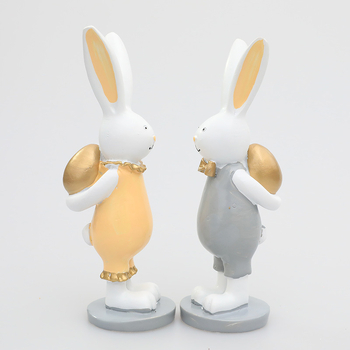 Ζεύγος διακοσμητικών Πάσχα από ρητίνη, λαγουδάκια με χρυσά αυγά — cartoon στυλ, μάρκα Winning