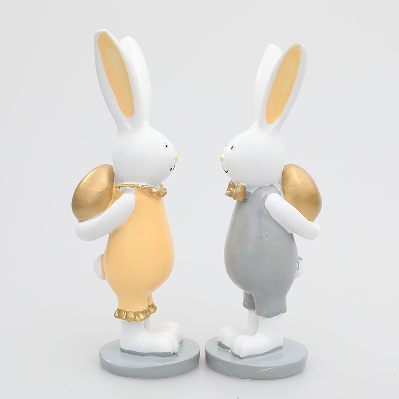 Ζεύγος διακοσμητικών Πάσχα από ρητίνη, λαγουδάκια με χρυσά αυγά — cartoon στυλ, μάρκα Winning
