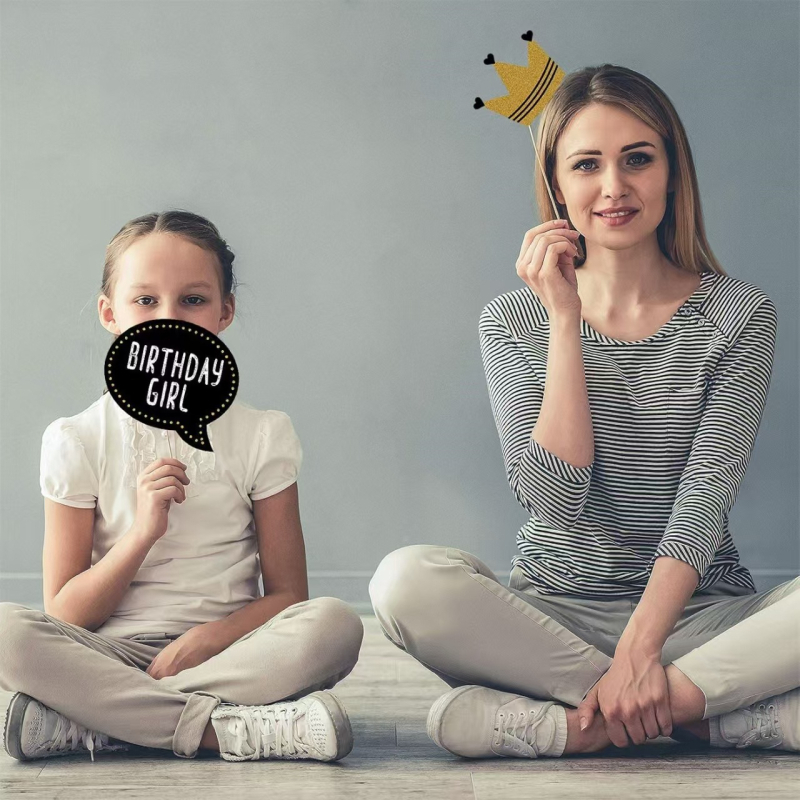 Fotopropovi – papirnati rekviziti za uređenje prostora za rođendan i Dan zaljubljenih (stil 35055219)