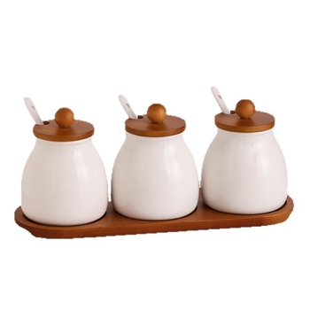 Kerámiából készült fűszerkészlet: sótartó, chili-üveg és edények szilárd fűszerekhez