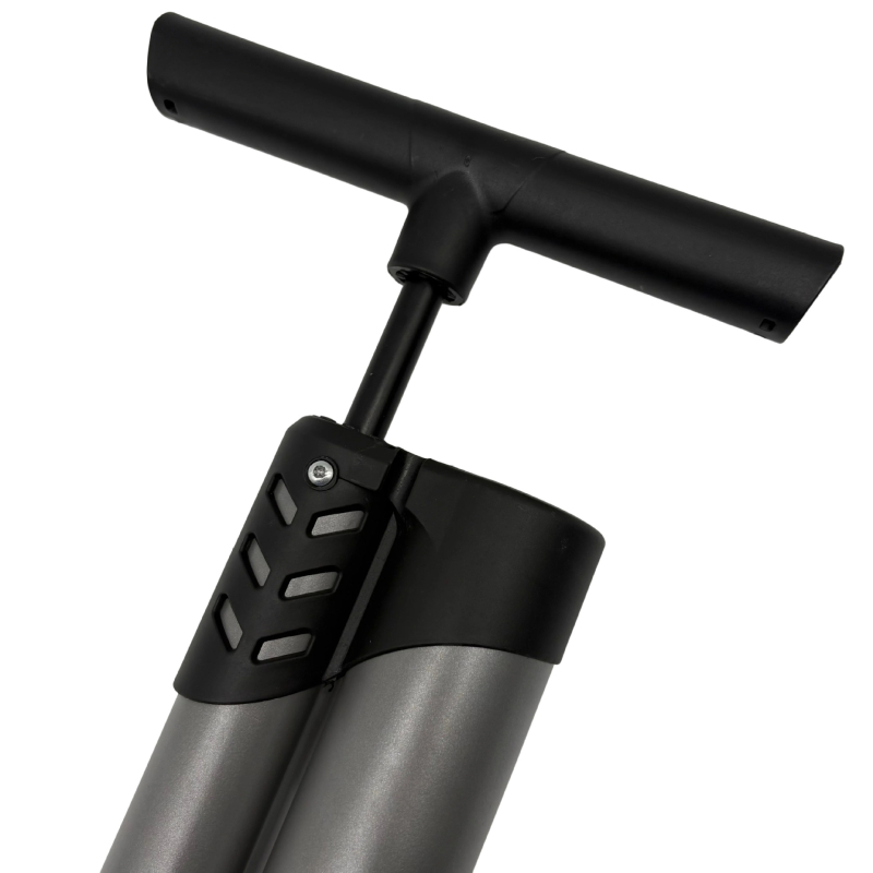 Ručna pumpa visokog tlaka za automobile, motocikle i električne bicikle – Pioneer 07, od željeza, duljina 650 mm, težina 0,98–1 kg