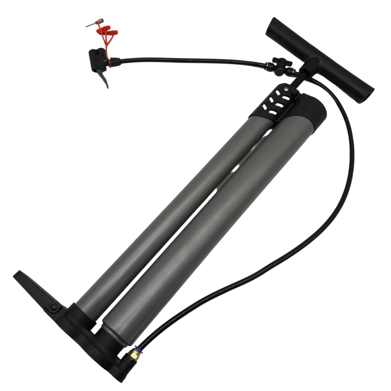 Ručna pumpa visokog tlaka za automobile, motocikle i električne bicikle – Pioneer 07, od željeza, duljina 650 mm, težina 0,98–1 kg