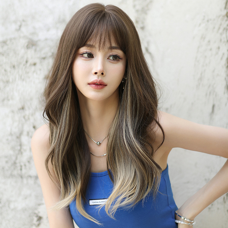 Perucă lungă, bucle mari, capac de așezat peste cap, fibre sintetice rezistente la căldură, mecanism de fabricație, breton înclinat, model C-0364