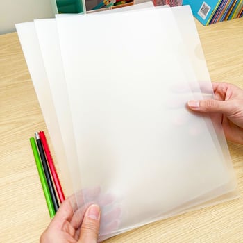 Dosar plastic în formă de L, cu buzunare de inserție, pentru o singură pagină