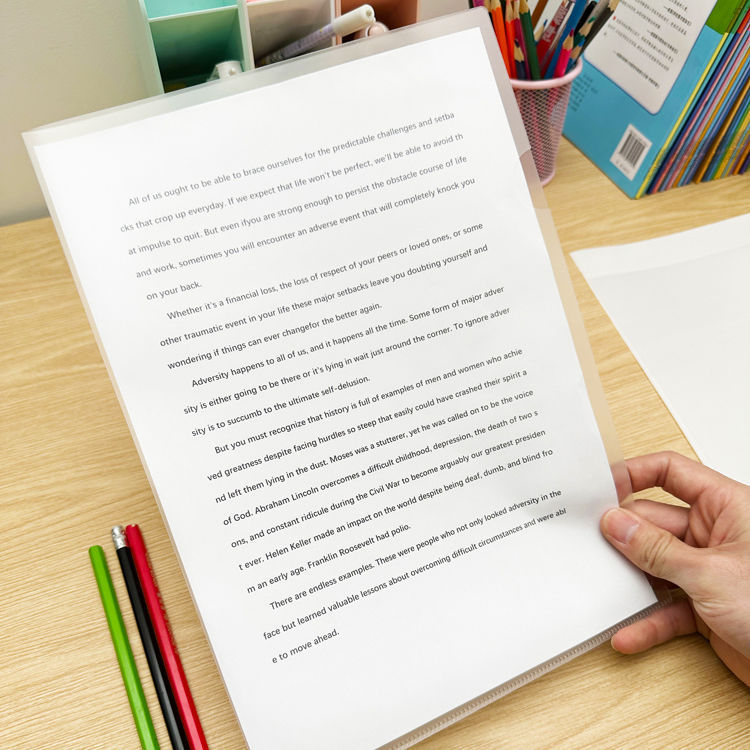 Dosar plastic în formă de L, cu buzunare de inserție, pentru o singură pagină