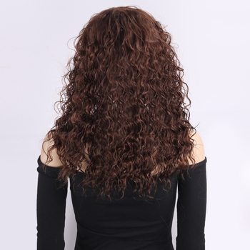 Perucă lungă buclată, cu despărțire medie, fibră sintetică rezistentă la temperaturi înalte, poate fi vopsită și periată, breton drept sau înclinat