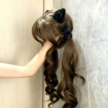 Perucă cu coadă dublă și bucle pentru femei – aspect natural, mătase mată de înaltă temperatură, breton lung drept