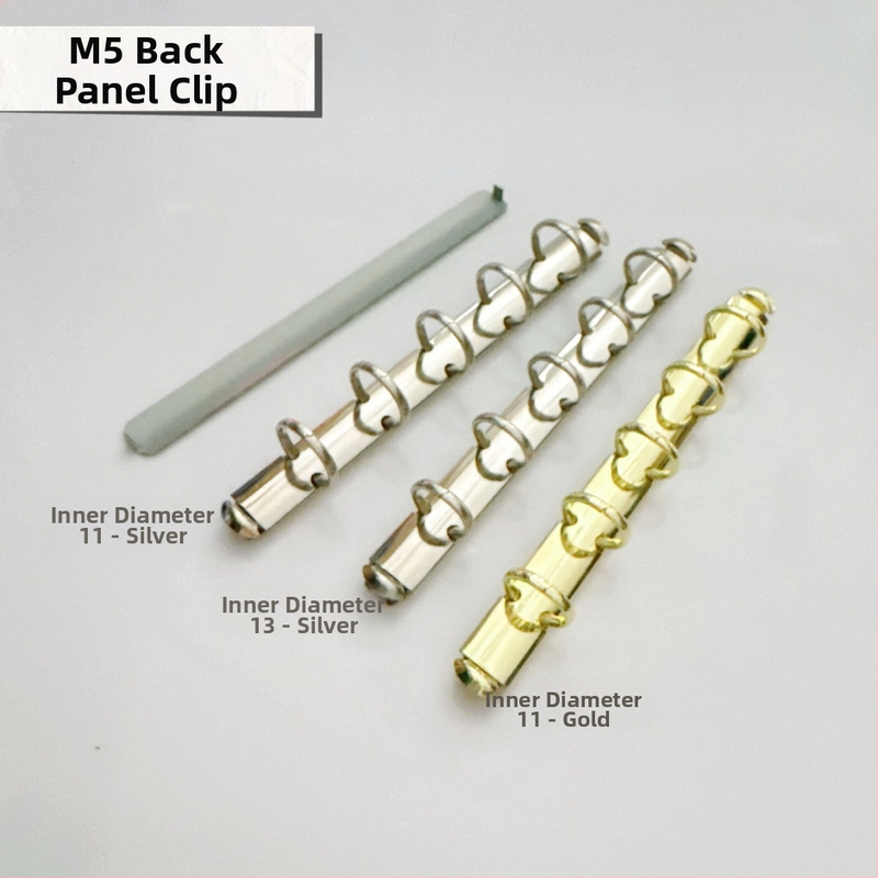 Portofel din fier cu finisaj nichelat; tip spate M5 binder; clips pentru placa de spate A6; clips pentru găuri A5