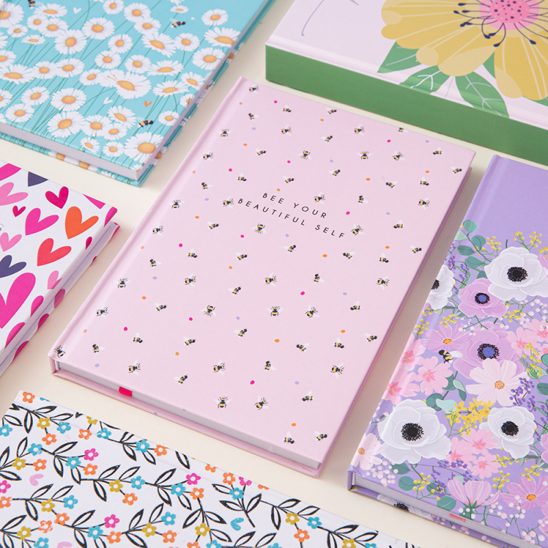 Caiet cu copertă dură închisă — Copertă din hârtie, hârtie 100 g, din pulpă brută de lemn, 1–50 de pagini, stil drăguț japonez/coreean