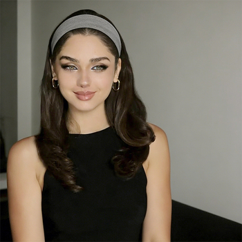 Păr lung, ondulat cu valuri mari, fibre din mătase rezistente la temperaturi înalte, stil natural, bandă de cap cu Velcro detașabilă