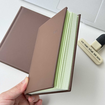 Caiet cu legare prin sârmă, hârtie din pastă de lemn, greutate hârtiei 40 g, 50–100 pagini, stil creativ