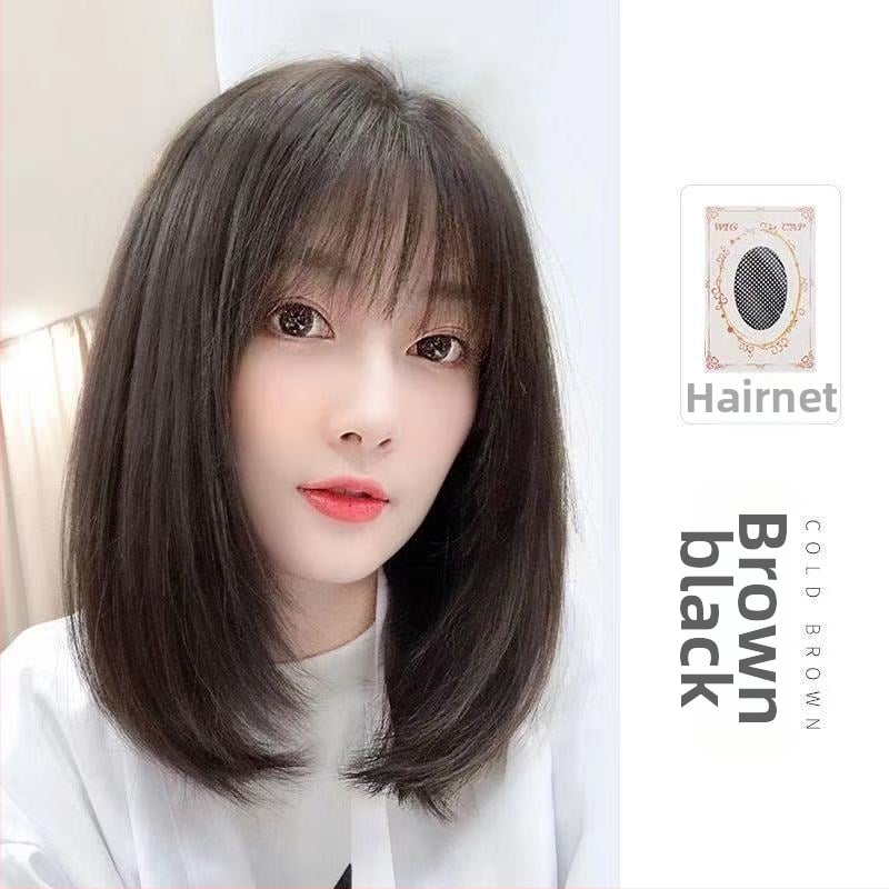 Perucă pentru femei – stil modern cu efect tineresc pentru față rotundă, până la umeri, păr drept scurt, breton aerian, textură în straturi, din fibră mată