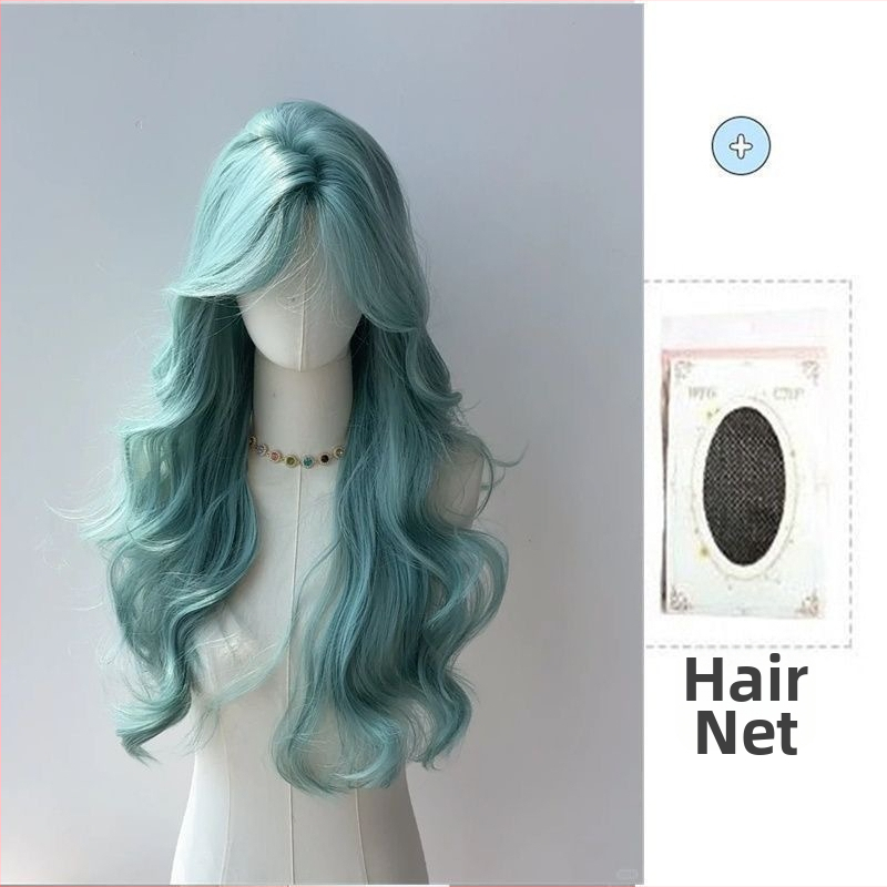 Perucă lungă, cu păr ondulat și breton cu despărțire la mijloc — fibre rezistente la temperatură; poate fi vopsită și permată; textură naturală, pufoasă.