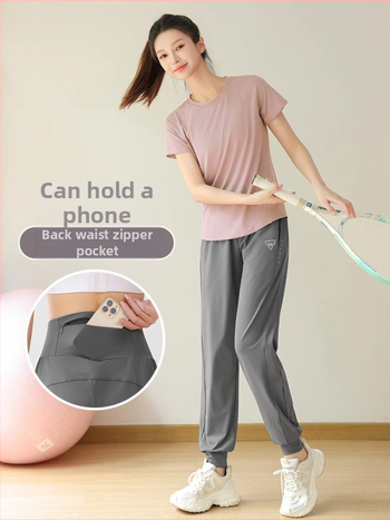 Set sport exterior pentru femei – fără mâneci, cu glugă, guler rotund, poliester 90–95%