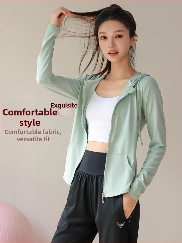 Set sport exterior pentru femei – fără mâneci, cu glugă, guler rotund, poliester 90–95%