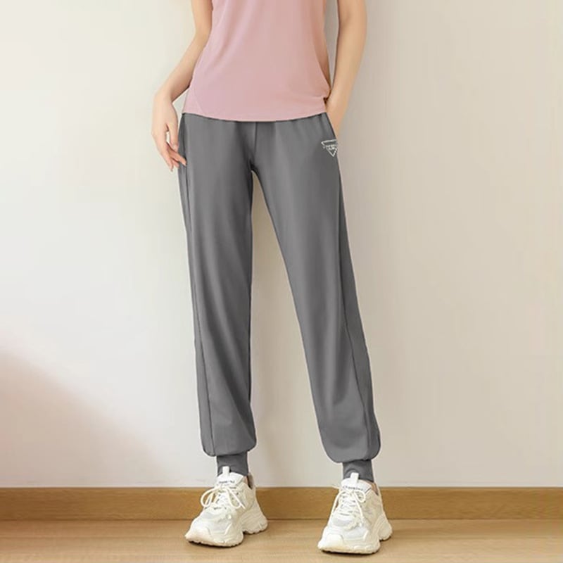 Set sport exterior pentru femei – fără mâneci, cu glugă, guler rotund, poliester 90–95%