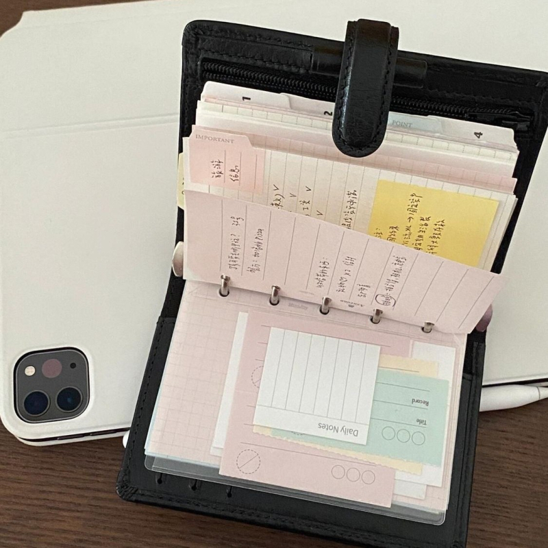 Notebook cu foi detașabile, copertă din hârtie, pagini din pulpă de lemn, hârtie 40 g/m², stil birou