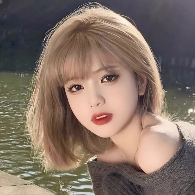 Perucă: bob scurt, breton aerat, model K368, fibre rezistentă la temperatură