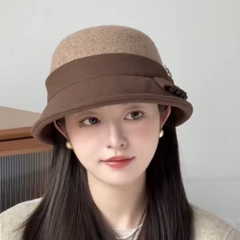 Pălărie-perucă într-o singură piesă, fedora din lână, păr drept până la umeri, sârmă rezistentă la temperatură, fără breton, look natural