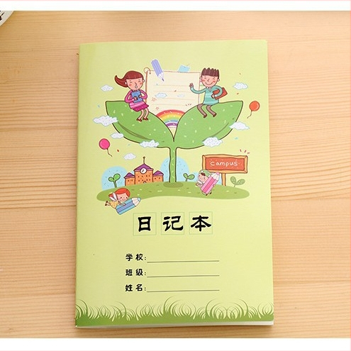 Jurnal pentru elevii din învățământul primar, copertă moale, legare prin cusături, 32 de pagini, hârtie interioară 80 g, material interior: hârtie dublu adezivă, stil creativ