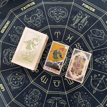 Carti de tarot – plastic; Brand: Gold foil tarot cards; carti de joc pentru jocuri de societate; ambalaj: cutie colorată