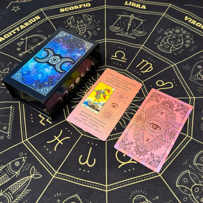 Carti de tarot – plastic; Brand: Gold foil tarot cards; carti de joc pentru jocuri de societate; ambalaj: cutie colorată