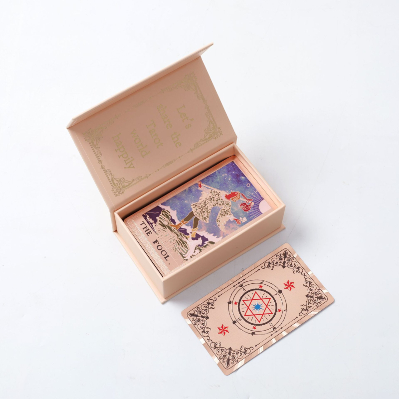Carti de tarot – plastic; Brand: Gold foil tarot cards; carti de joc pentru jocuri de societate; ambalaj: cutie colorată
